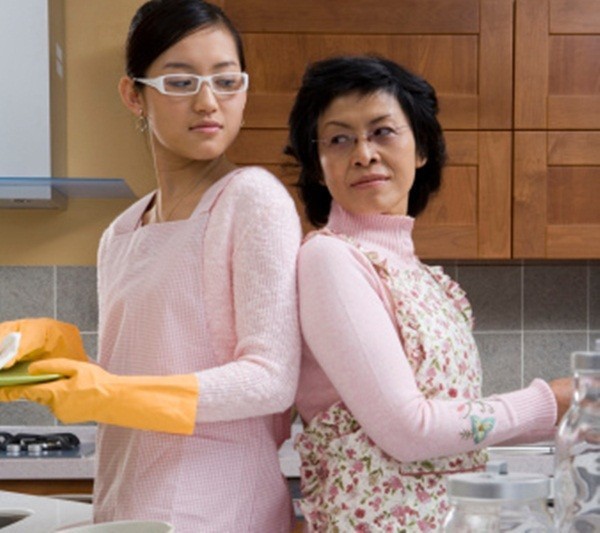 Mẹ chồng dễ t&iacute;nh đến... h&atilde;i h&ugrave;ng! - Ảnh 1.