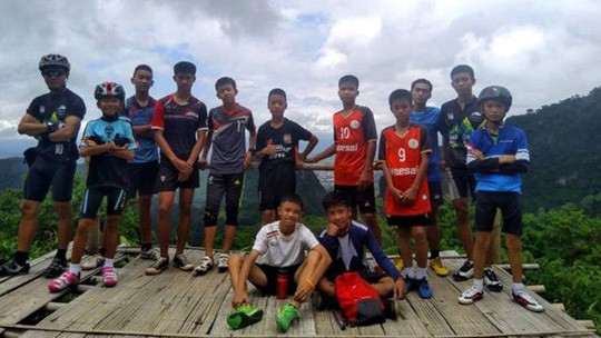 Vụ đội b&oacute;ng mắc kẹt trong hang động: Th&aacute;i Lan xem x&eacute;t tr&aacute;ch nhiệm huấn luyện vi&ecirc;n - Ảnh 3.