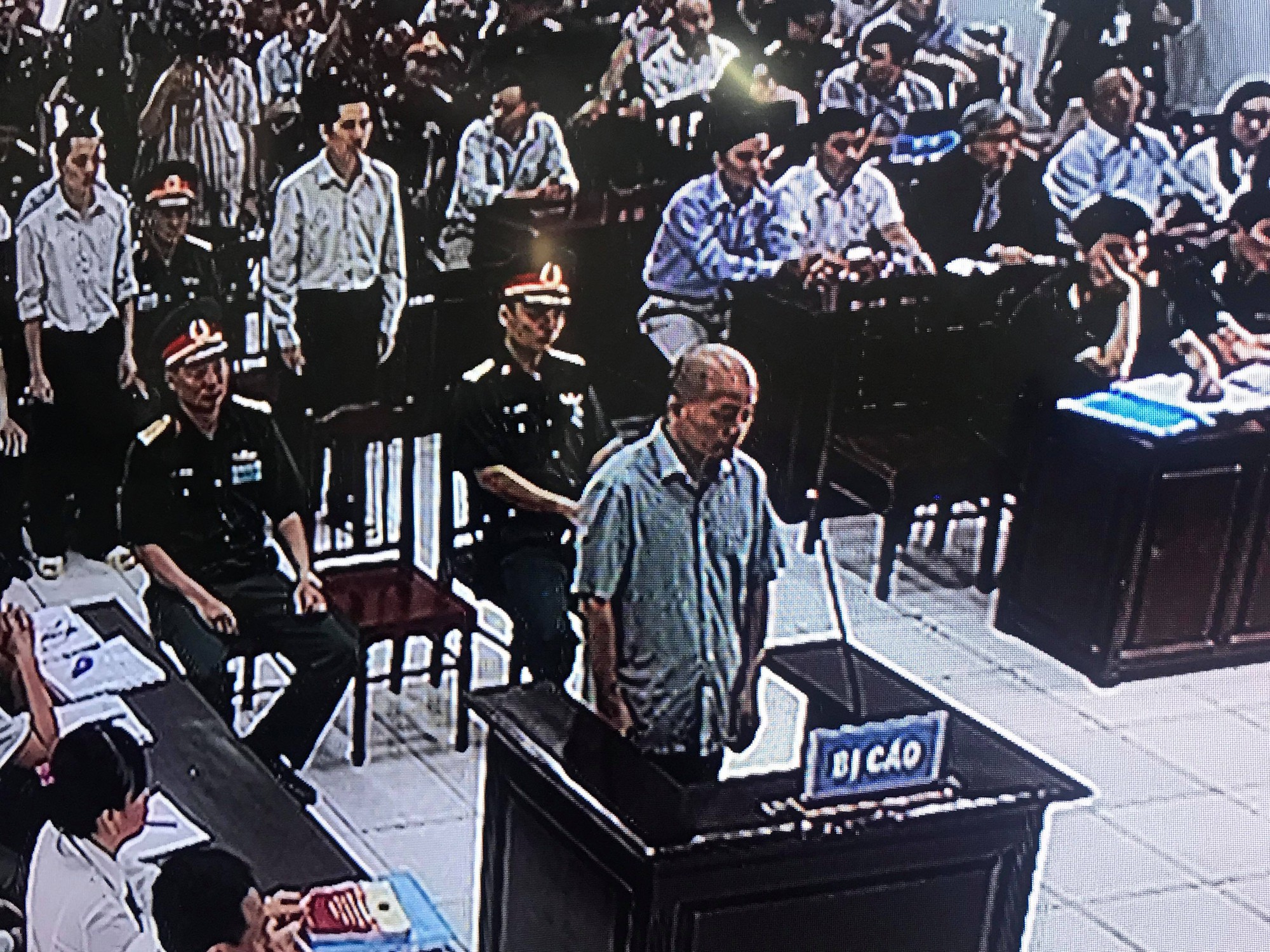 Hình ảnh đầu tiên từ phiên tòa xét xử Út trọc - Ảnh 7.