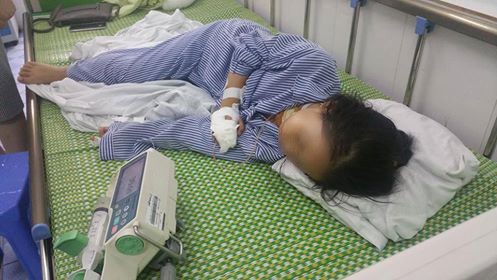 Chồng dùng dao cứa cổ vợ cùng 2 cháu vợ