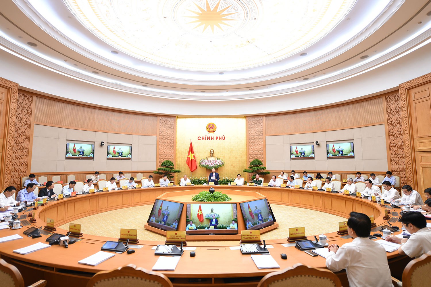 Thủ tướng: Tập trung cho tăng trưởng đi kèm kiểm soát lạm phát