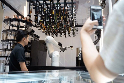 Cảnh báo từ cánh tay robot