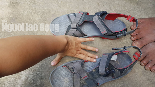 Cuộc sống khó khăn của người khổng lồ cao hơn 2,1 m ở miền Tây - Ảnh 6.