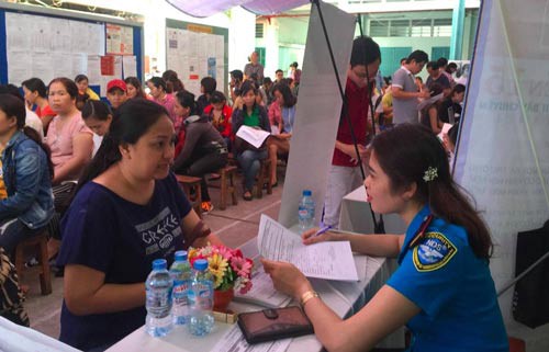 Hết sức l&agrave; c&ocirc;ng nh&acirc;n về vườn - Ảnh 2.