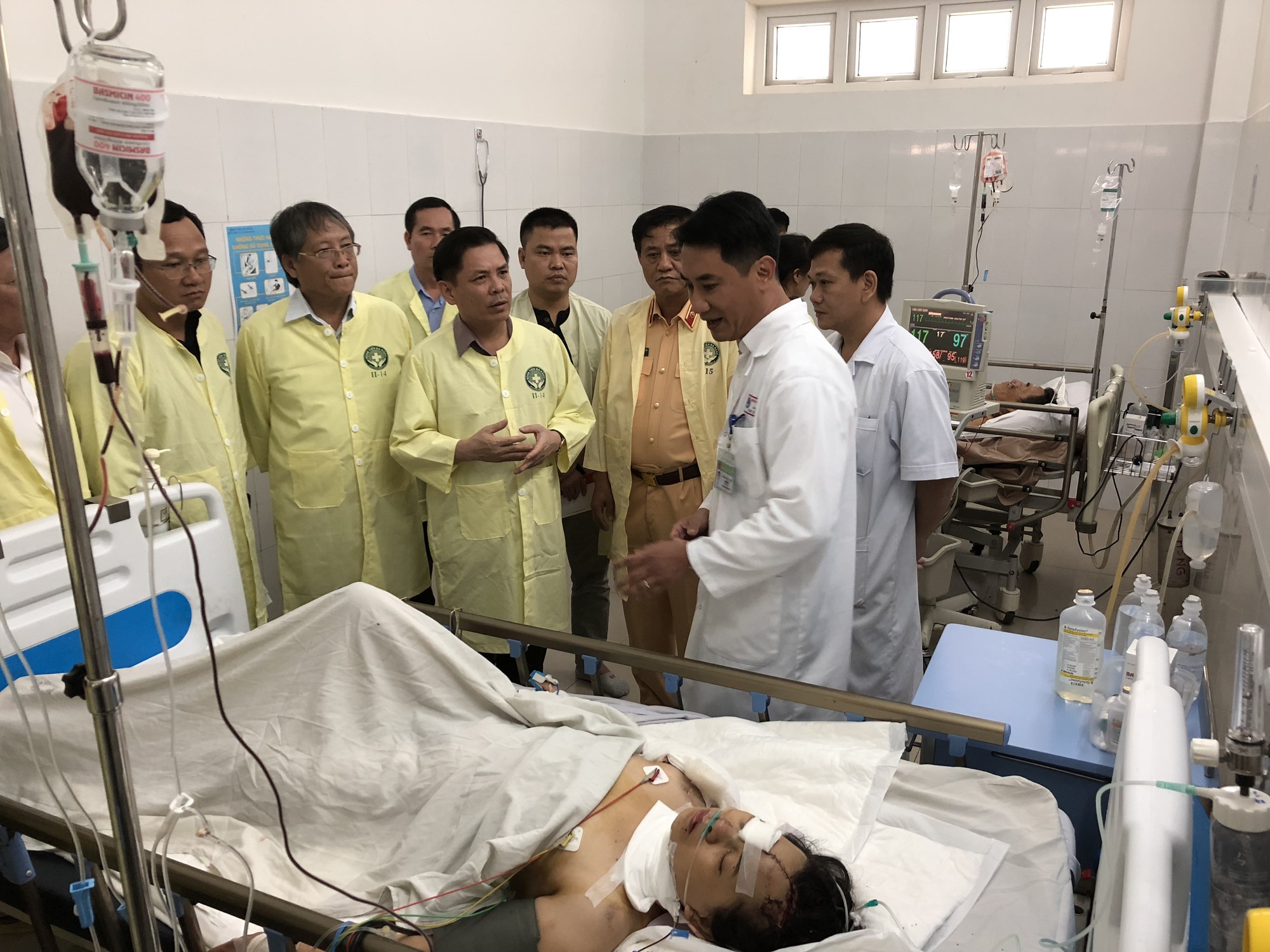 Vụ xe rước dâu gặp nạn: 3 nạn nhân đã tỉnh, 1 người còn hôn mê