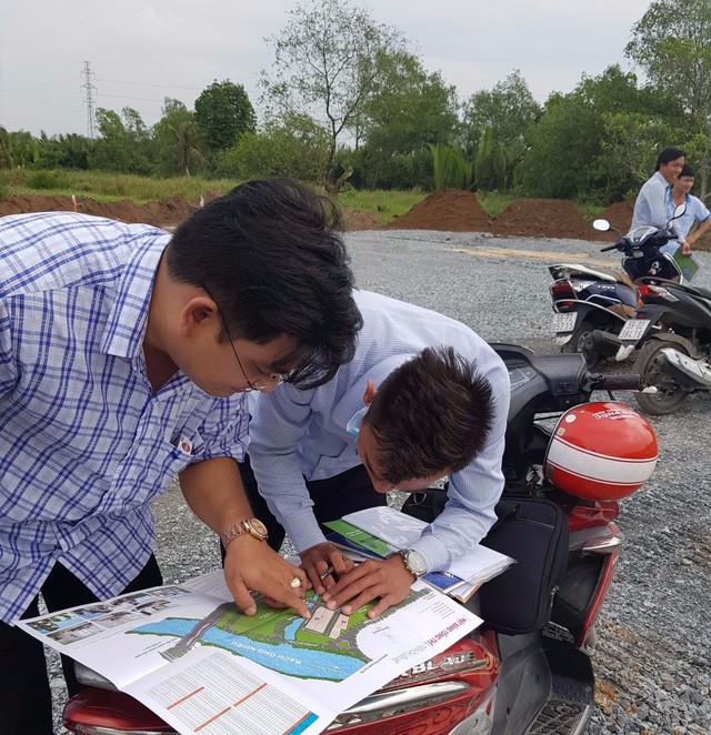 Đất nền vùng ven TP HCM giảm giá, nhà đầu tư có quay lại?