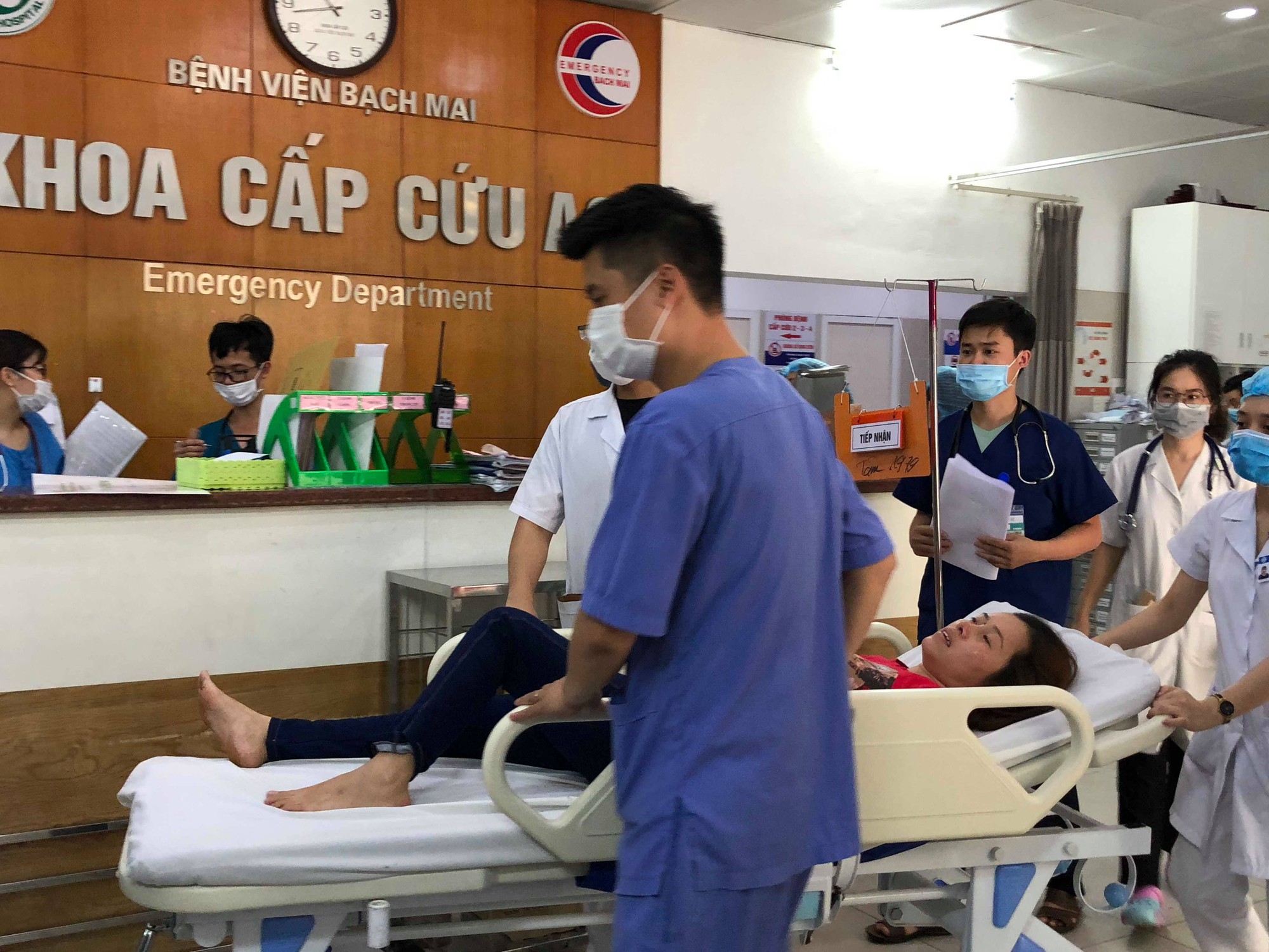 Nắng n&oacute;ng gay gắt, người đ&agrave;n &ocirc;ng sốc nhiệt, th&acirc;n nhiệt tới 41 độ C - Ảnh 9.