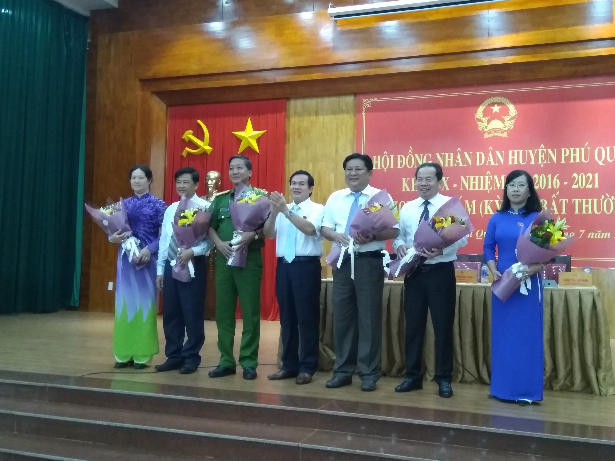 T&acirc;n B&iacute; thư huyện Ph&uacute; Quốc được bầu l&agrave;m chủ tịch huyện - Ảnh 1.