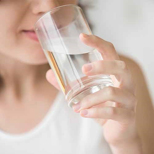 8 sai lầm cần tr&aacute;nh để c&oacute; l&agrave;n da sạch mụn - Ảnh 3.