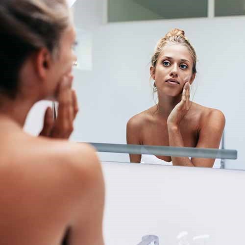8 sai lầm cần tr&aacute;nh để c&oacute; l&agrave;n da sạch mụn - Ảnh 6.