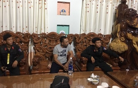 Truy nã em trai trùm gỗ lậu Phượng râu - Ảnh 1.