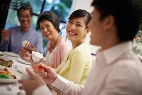 H&ocirc;n nh&acirc;n &ldquo;chồng qu&ecirc; vợ phố&rdquo; liệu c&oacute; hạnh ph&uacute;c? - Ảnh 1.