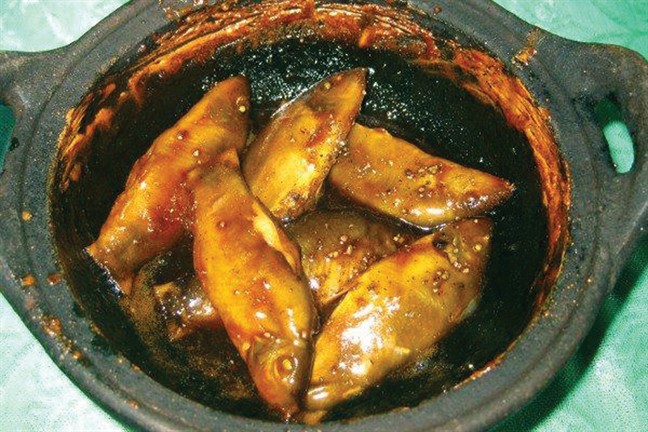 Lũ về nhớ lắm m&oacute;n c&aacute; k&ecirc;u &eacute;c &eacute;c b&eacute; t&iacute; ti kho nghệ - Ảnh 2.