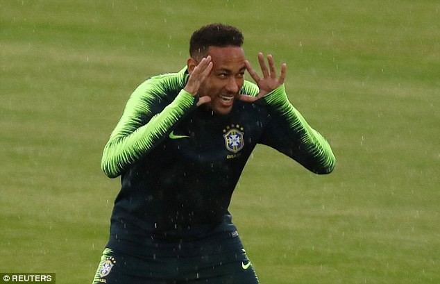 D&iacute;nh chấn thương l&uacute;c tập, hậu vệ Brazil chia tay World Cup  - Ảnh 2.
