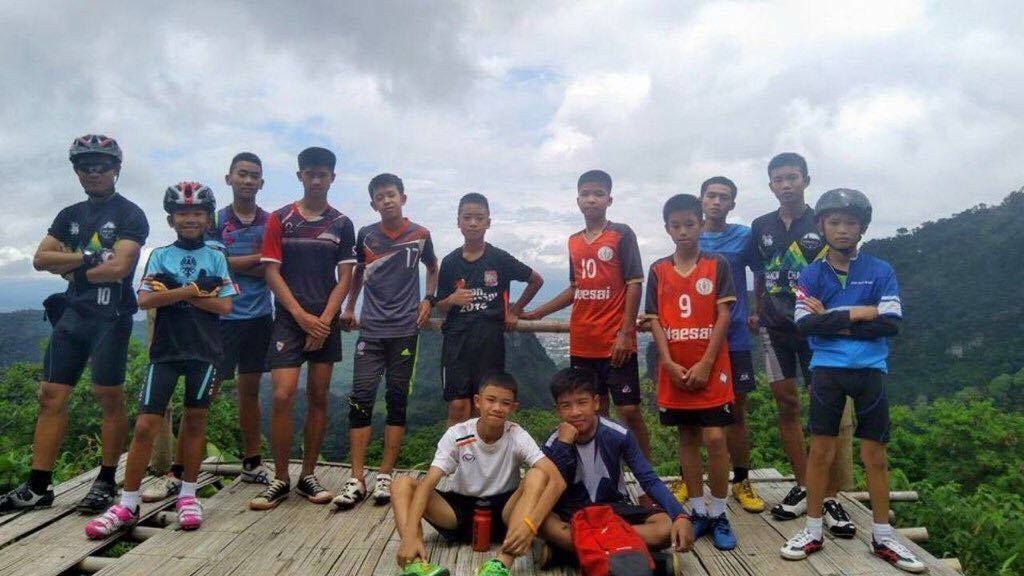 FIFA mời đội bóng mắc kẹt đến Nga xem chung kết World Cup