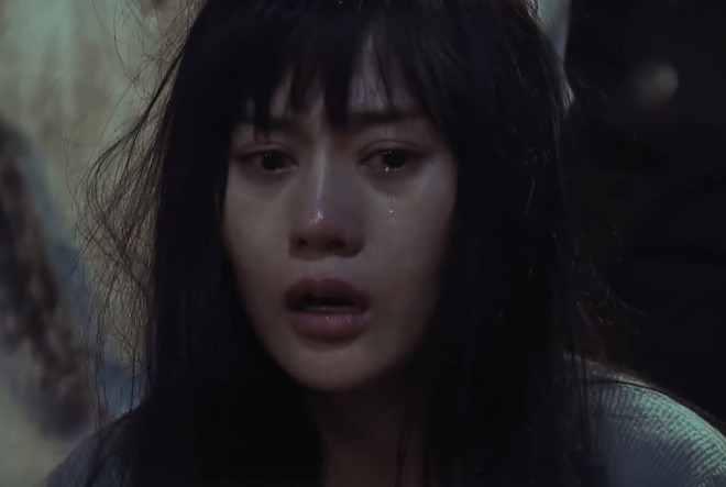 Quỳnh b&uacute;p b&ecirc; gắn nh&atilde;n 18+ v&igrave; cảnh bạo lực, t&igrave;nh dục - Ảnh 2.