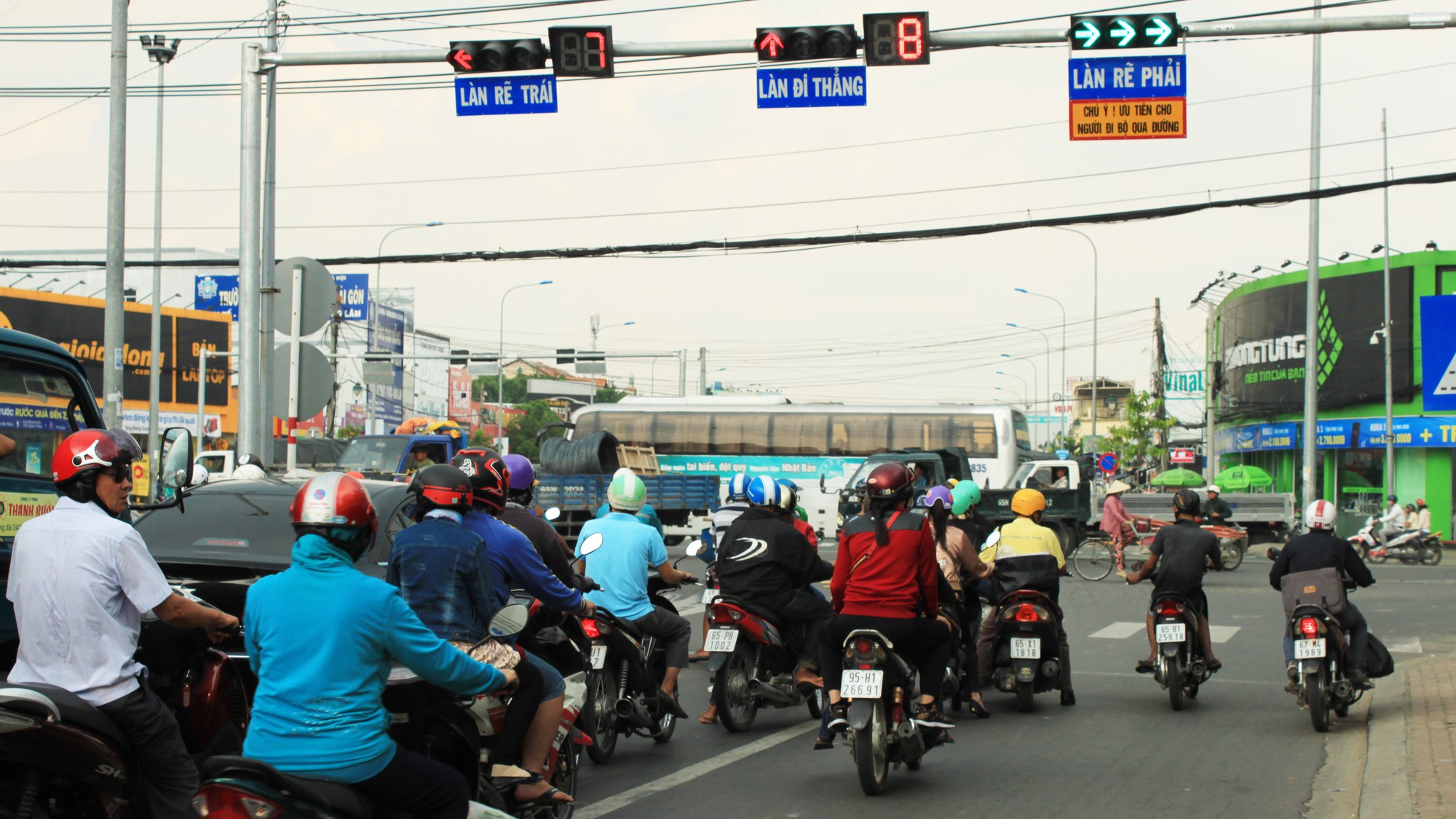 Cần Thơ: Phớt lờ biển cấm, dừng đỗ sai quy định
