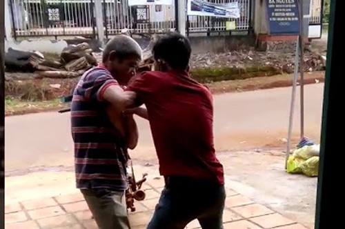 Phó bí thư và Xã đội trưởng "choảng nhau" trong ngày làm việc