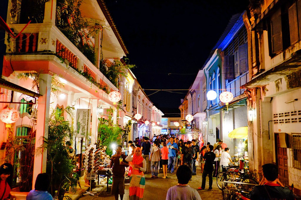 V&igrave; sao đảo Phuket thu h&uacute;t du kh&aacute;ch quốc tế? - Ảnh 13.