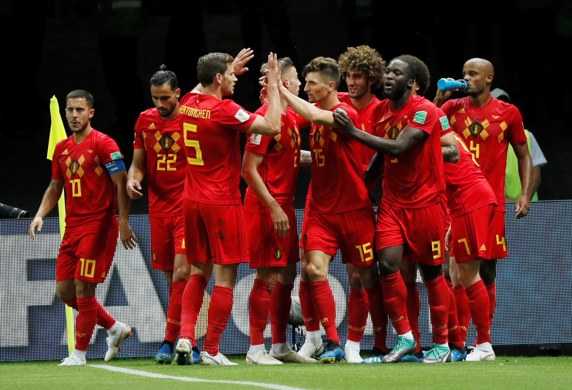 Ngoại hạng Anh phủ bóng World Cup