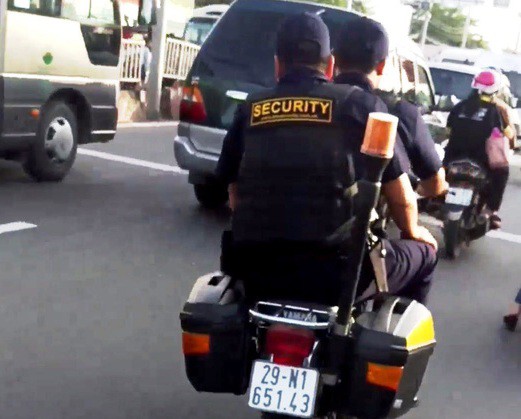 Công ty KTC lên tiếng vụ bảo vệ mang súng, nghênh ngang