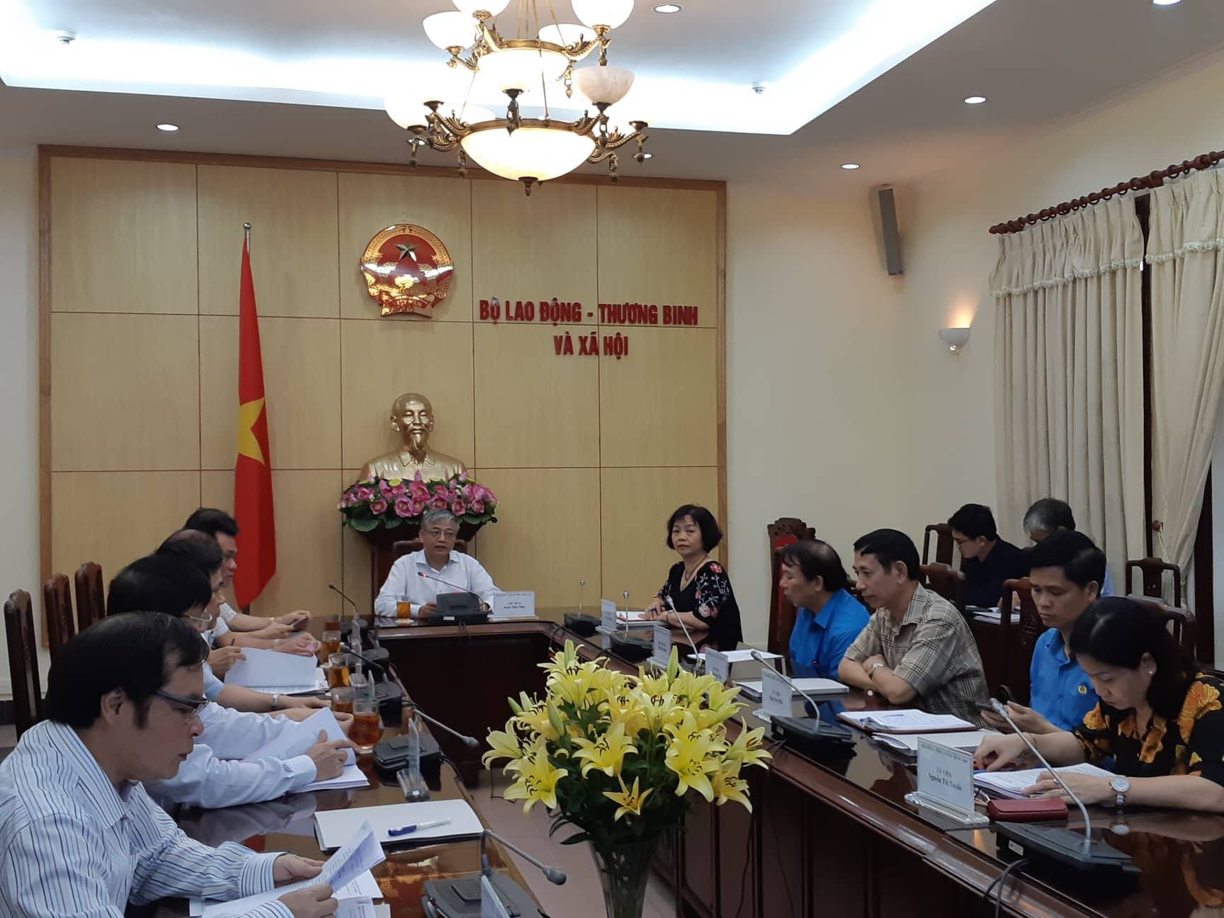 VCCI đề xuất không tăng lương tối thiểu vùng năm 2019