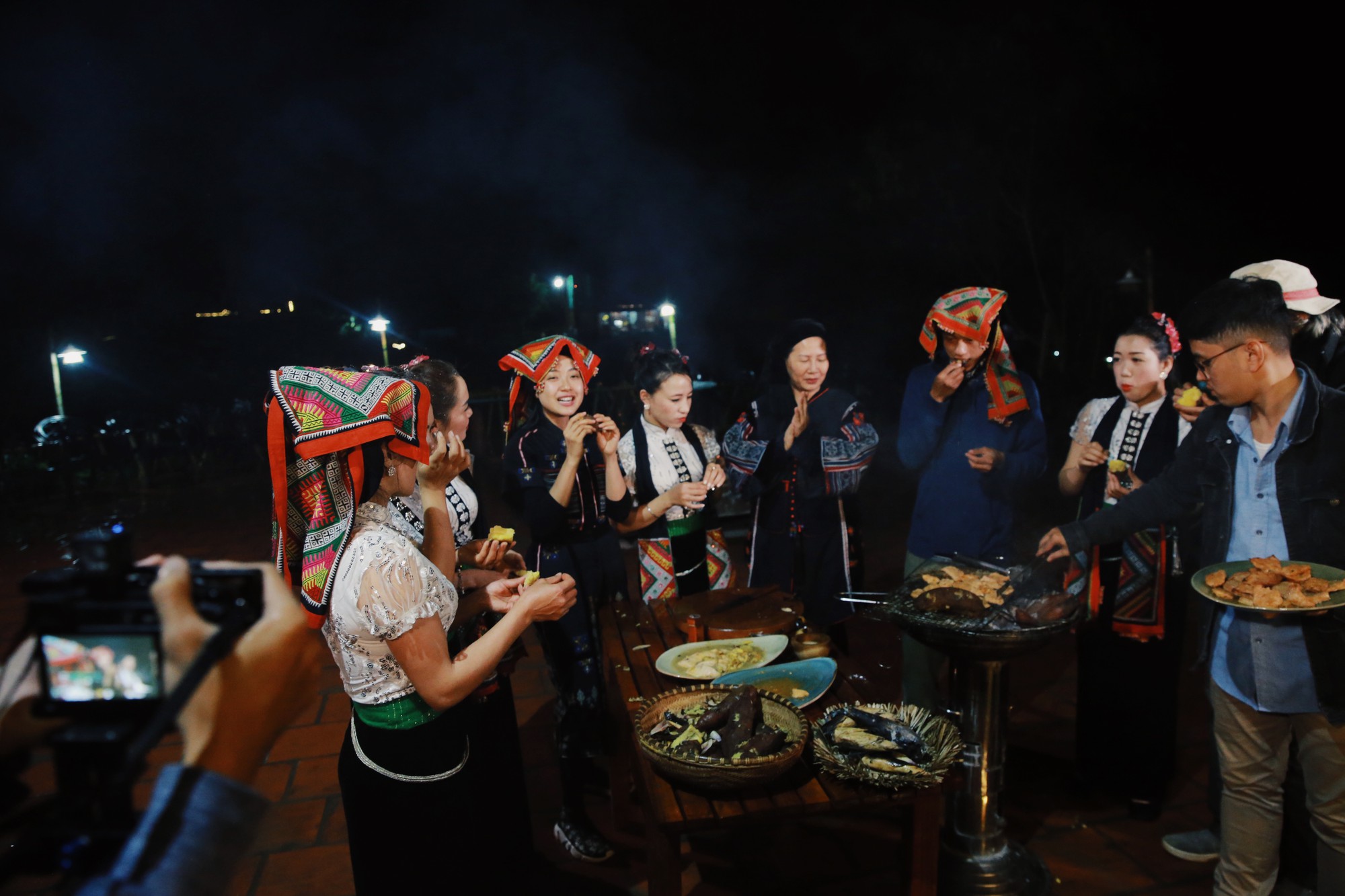 Du học sinh VN tại &Uacute;c quảng b&aacute; du lịch, ẩm thực Việt - Ảnh 1.