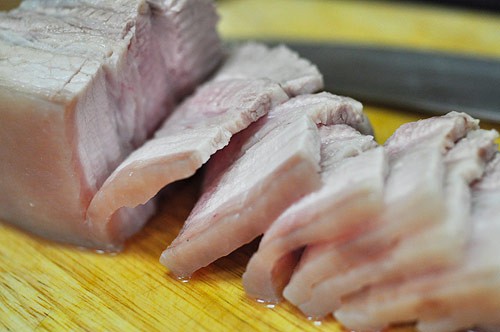 Những th&oacute;i quen tai hại khi chế biến thịt - Ảnh 2.