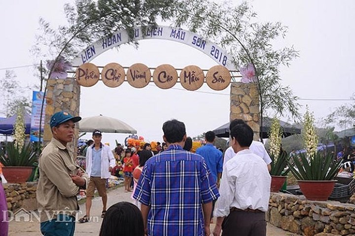Độc đáo chợ phiên vùng cao Mẫu Sơn - Ảnh 1.