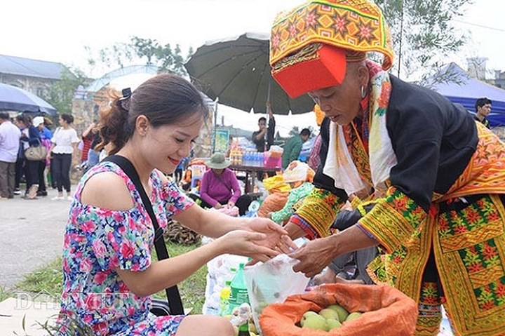Độc đáo chợ phiên vùng cao Mẫu Sơn - Ảnh 4.