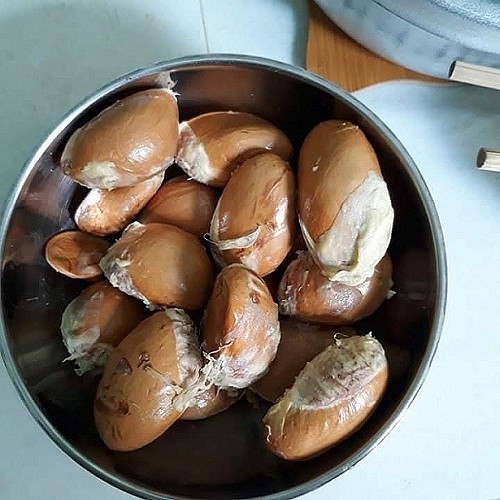 Hạt sầu ri&ecirc;ng gi&aacute; cao hơn quả: Nghi thương l&aacute;i giở tr&ograve;? - Ảnh 5.