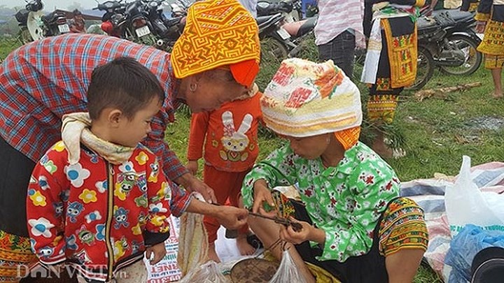Độc đáo chợ phiên vùng cao Mẫu Sơn - Ảnh 6.
