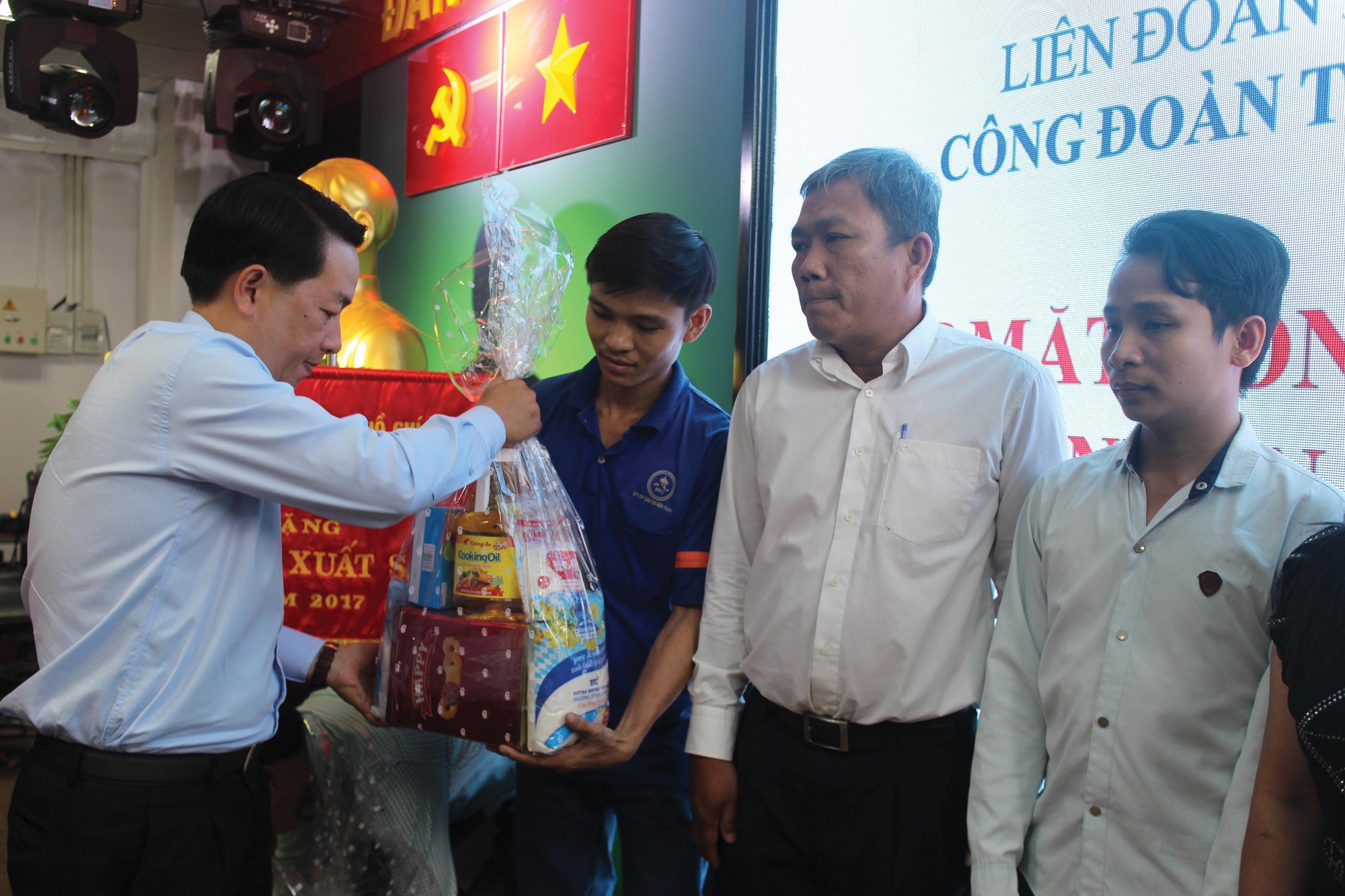 4,7 tỉ đồng quà Tết cho công nhân