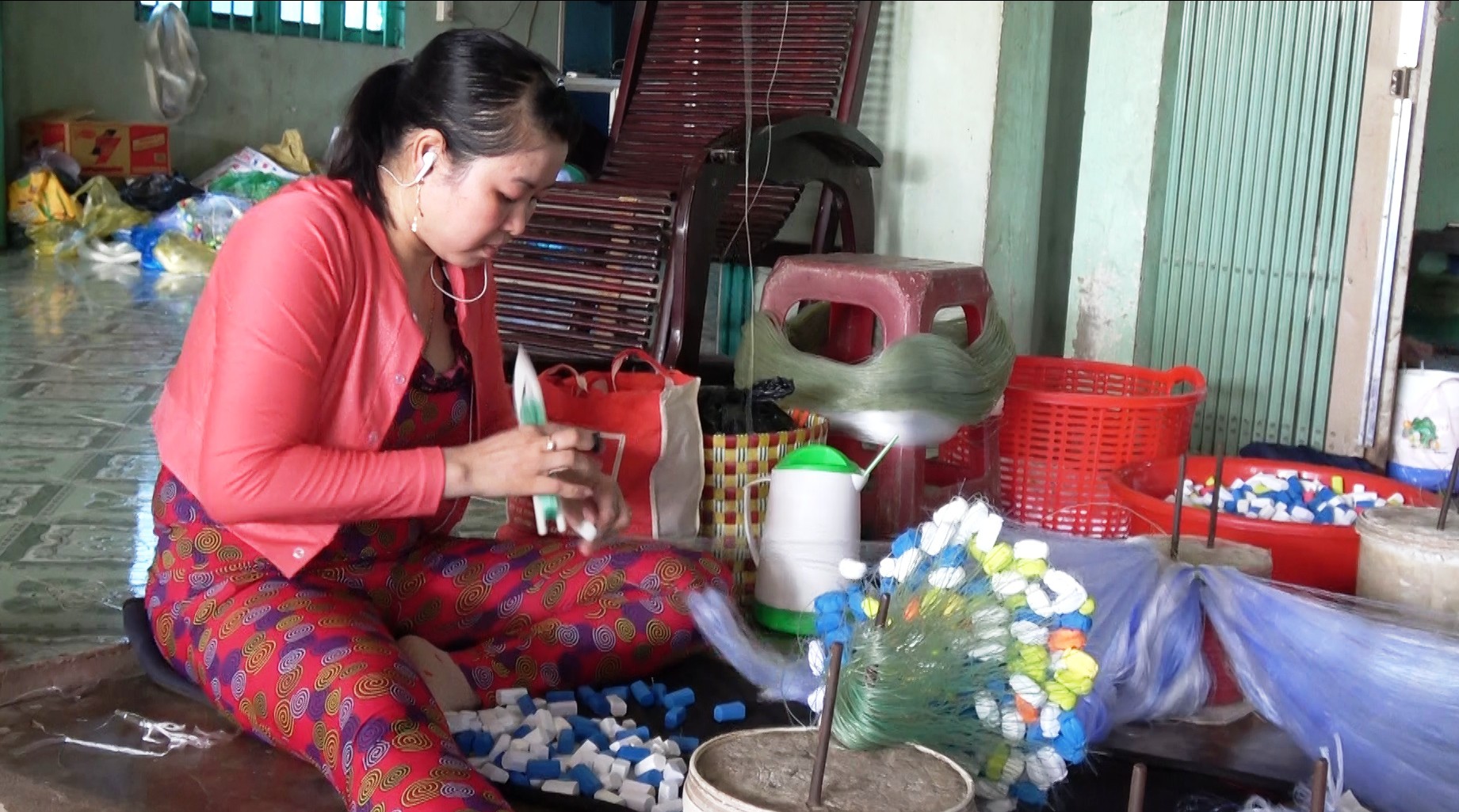 C&aacute;c l&agrave;ng nghề tất bật sản xuất ngư cụ đ&oacute;n lũ lớn miền T&acirc;y - Ảnh 1.