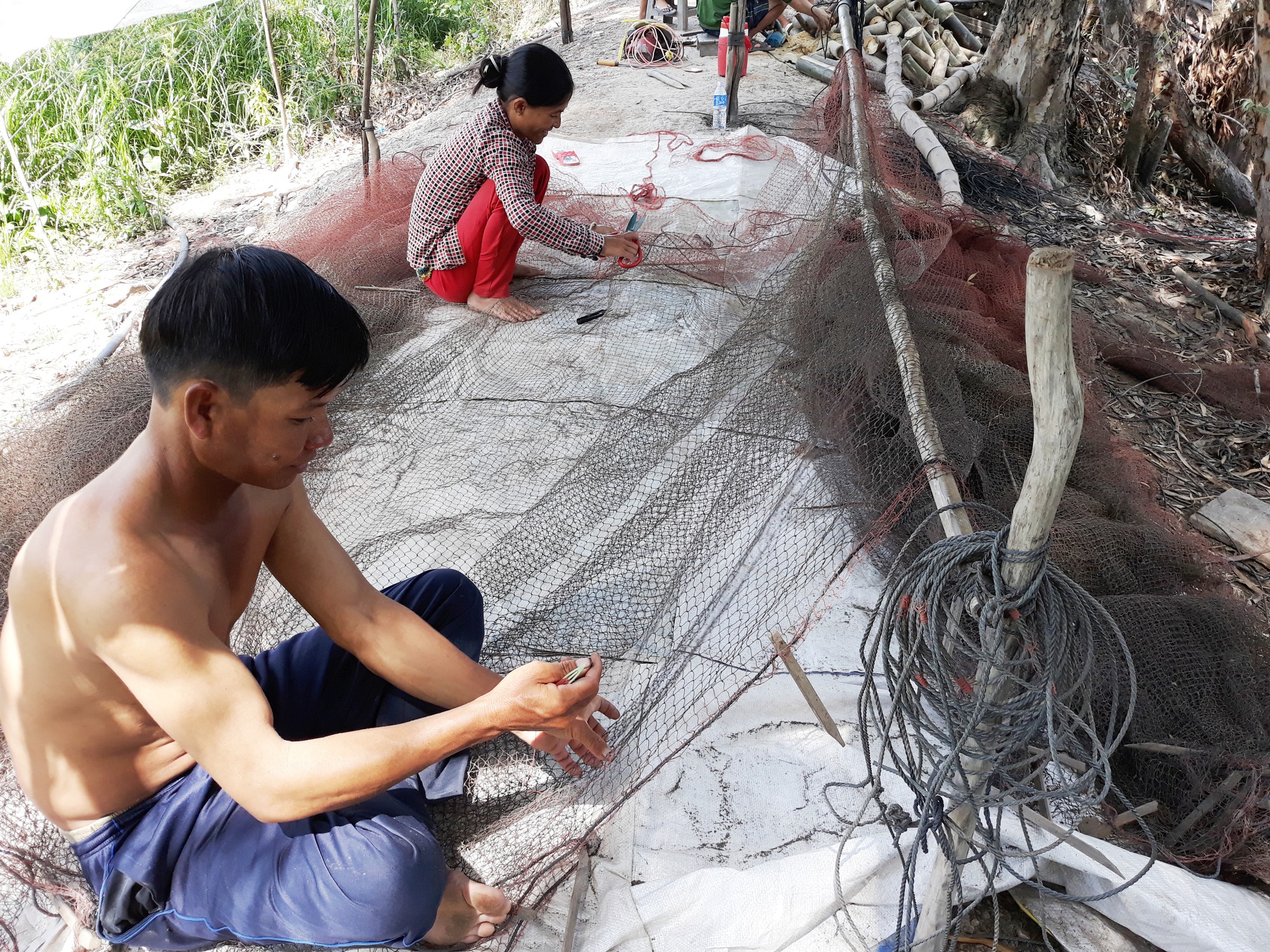 Dân nghèo miền Tây chạy đua với nước lũ - Ảnh 13.
