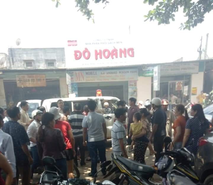 Sau tiếng nổ lớn, 2 học sinh bị thương nặng - Ảnh 2.