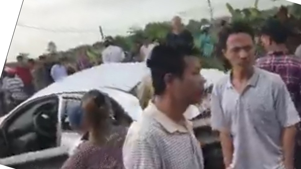 Lại xảy ra tai nạn t&agrave;u hỏa t&ocirc;ng &ocirc; t&ocirc;, 4 người bị thương nặng - Ảnh 3.