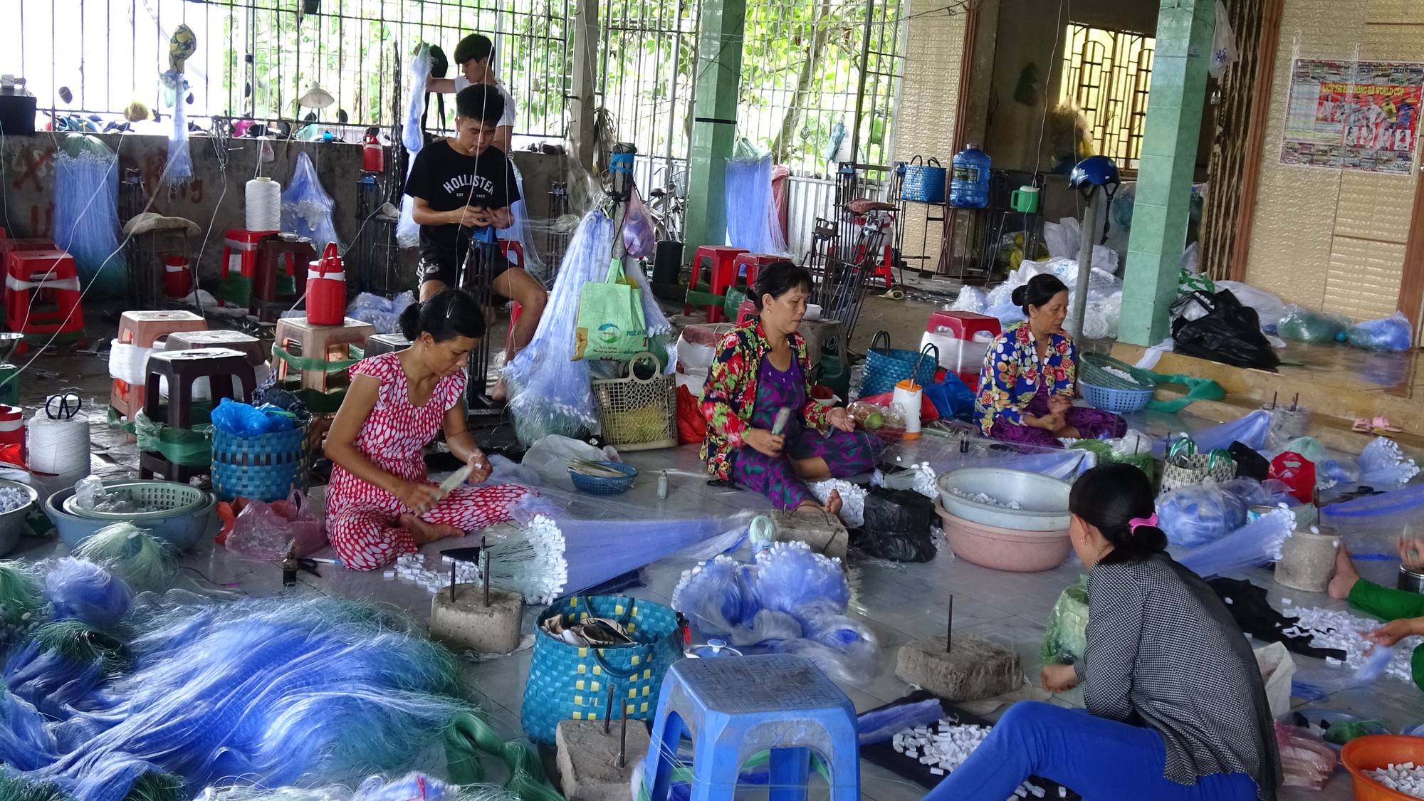 C&aacute;c l&agrave;ng nghề tất bật sản xuất ngư cụ đ&oacute;n lũ lớn miền T&acirc;y - Ảnh 4.