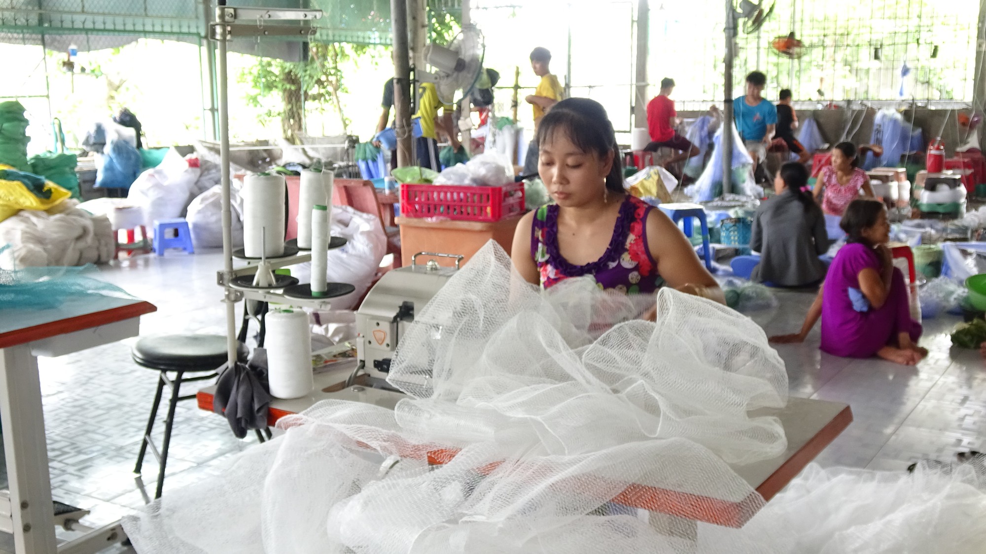 C&aacute;c l&agrave;ng nghề tất bật sản xuất ngư cụ đ&oacute;n lũ lớn miền T&acirc;y - Ảnh 6.