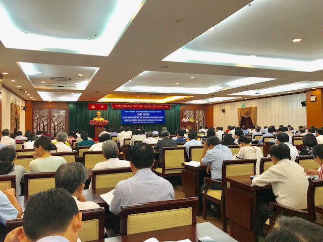 Cơ chế nào để mặt trận giám sát được người đứng đầu?