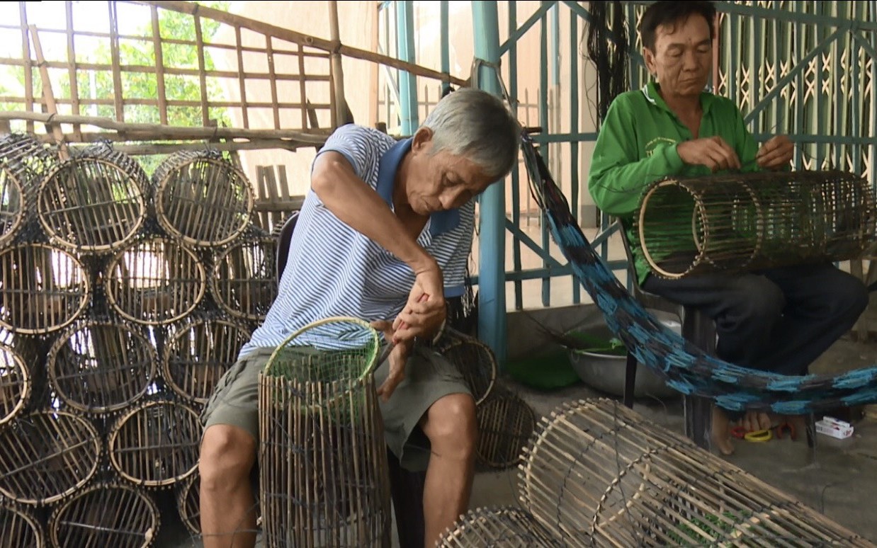 C&aacute;c l&agrave;ng nghề tất bật sản xuất ngư cụ đ&oacute;n lũ lớn miền T&acirc;y - Ảnh 11.