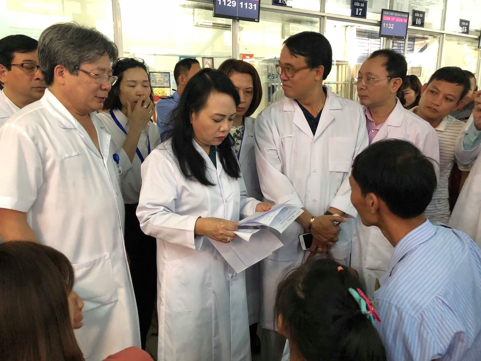 Bệnh nhân phàn nàn với Bộ trưởng Y tế về thủ tục hành chính