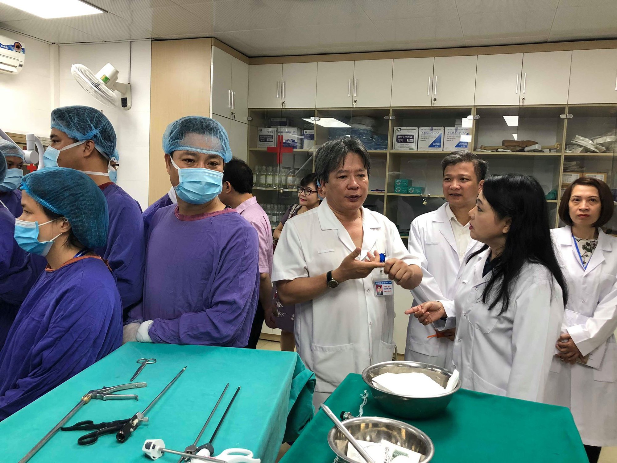Bệnh nh&acirc;n ph&agrave;n n&agrave;n với Bộ trưởng Y tế về thủ tục h&agrave;nh ch&iacute;nh - Ảnh 3.