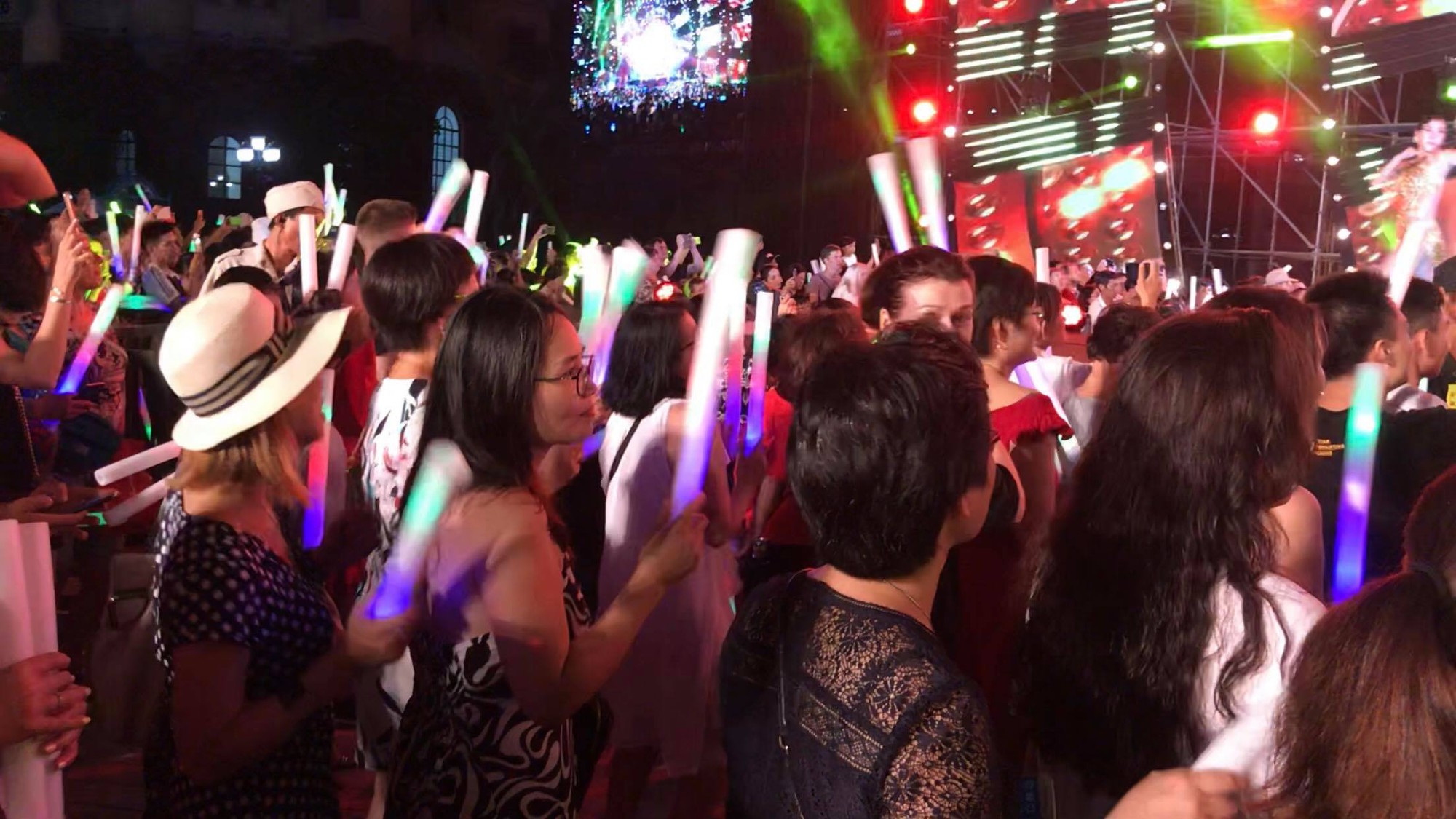 Lửa mùa hè với Boney M tại Nha Trang - Ảnh 10.