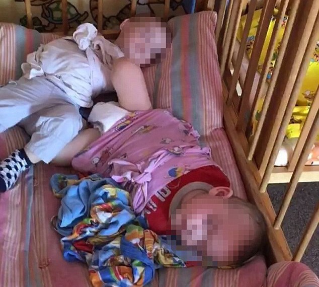 Nga điều tra &ldquo;nh&agrave; trẻ địa ngục&rdquo; tr&oacute;i c&aacute;c b&eacute; v&agrave;o cũi - Ảnh 5.