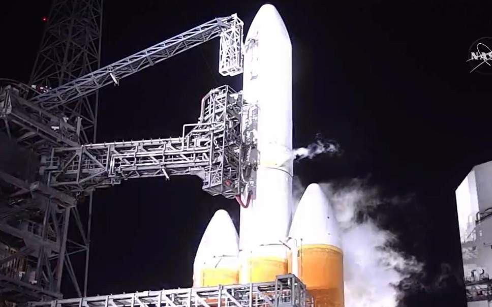Tàu vũ trụ của NASA hủy cất cánh vào phút chót