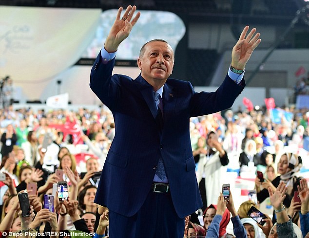Ông Erdogan: “Họ có đồng đô-la, chúng ta có Thánh Allah”