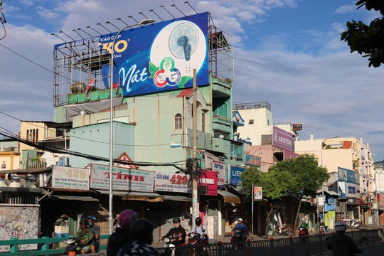 Mối họa từ bảng quảng cáo ngoài trời