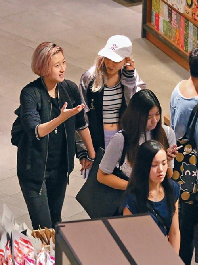 Đời đáng thương của những đứa con rơi showbiz - Ảnh 3.
