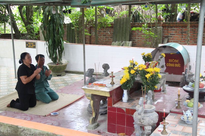 Thực hư về hòn đá bí ẩn được xưng là "ngài"